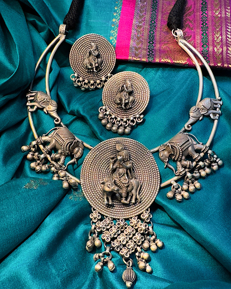 Statement Silver Neckpiece for Sister